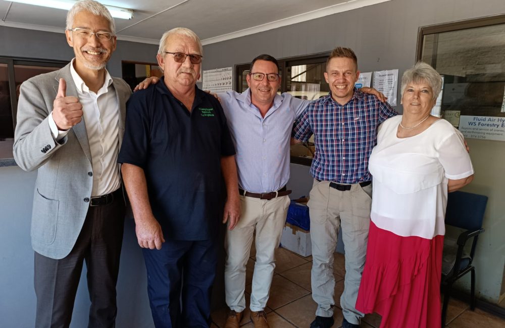 From left to right.   Mr Tetsuya Ozawa - Managing director/President of Hitachi  ,  Mr Willie Verwey - Owner of WS Forestry  ,  Mr Des Buckingham - Branch manager of Hitachi CT  ,  Mr Andries Boshoff - Deputy GM of Hitachi  ,  Mrs Marieta Verwey - Owner/Finance Director of WS Forestry
